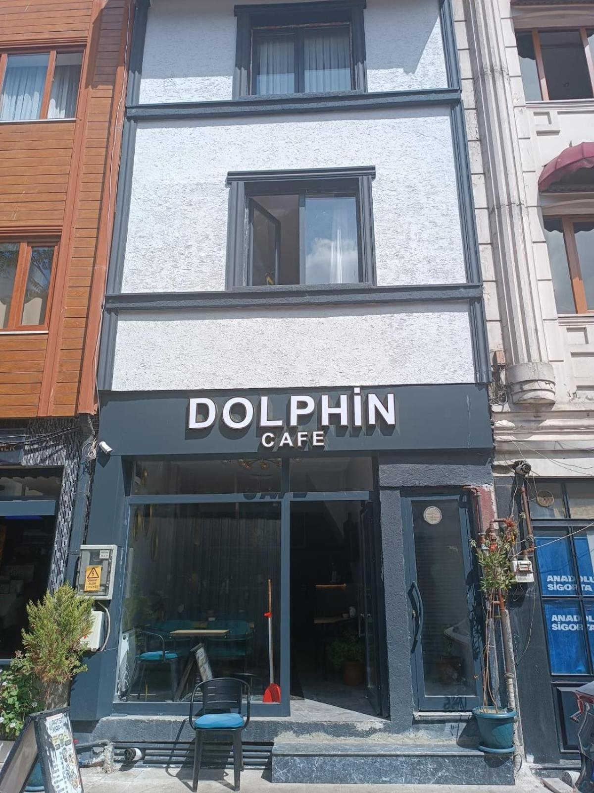 Dolphin Hotel Cafe, Istanbul